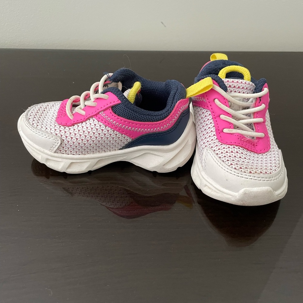 Carter’s light up shoes, size 4 - Picture 2 of 4